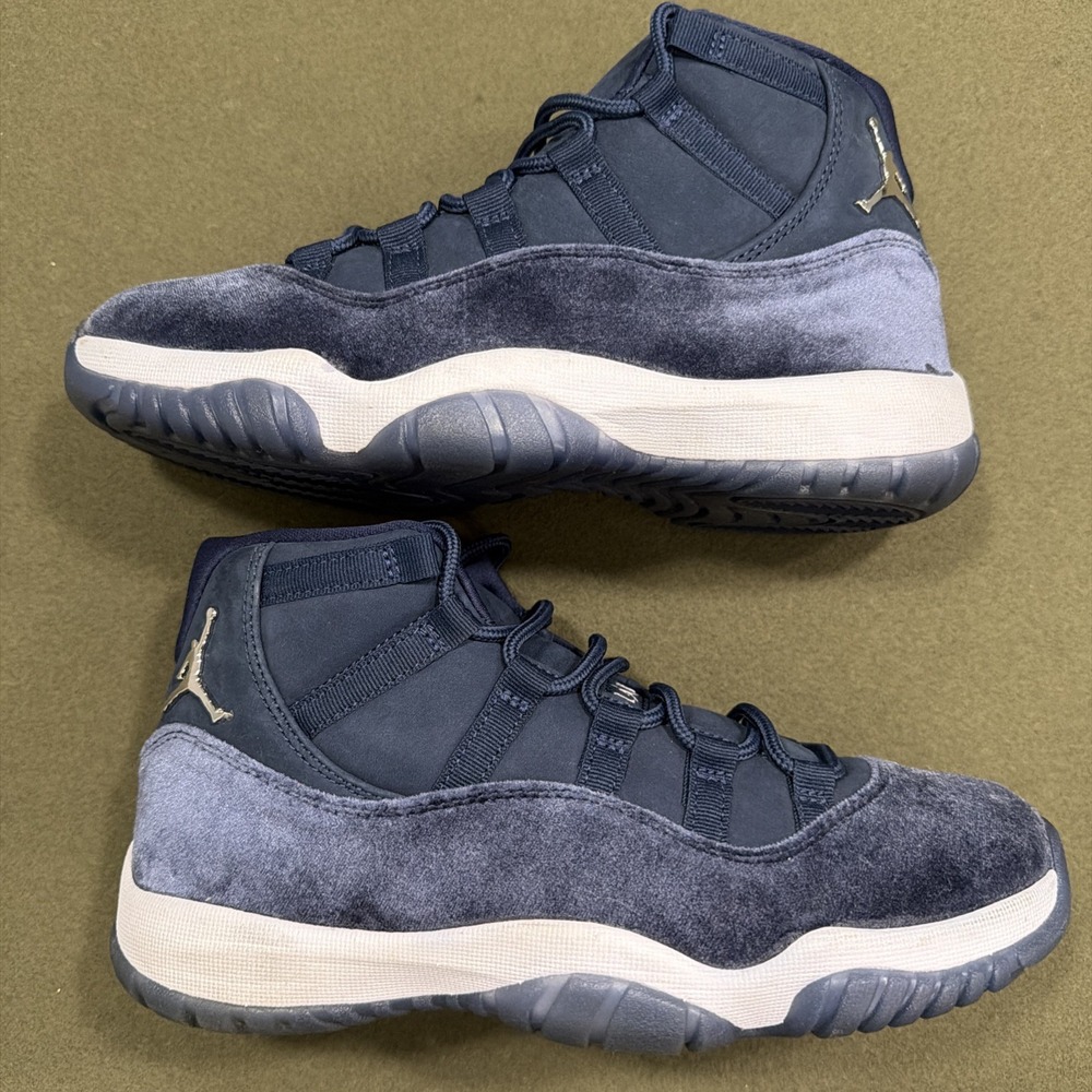 Nike Air Jordan 11 Retro Midnight Navy Velvet GS Size 8.5 US / 40 EU Sneakers - Picture 3 of 10